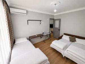 TAKSiM Ground Floor - 3 BEDROOM - 1 Living Room - Full Kitchen