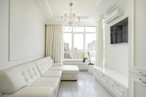 10-353 Central Park, John McCain 7, Kyiv centre, panoramic city view, 15 kW backup power, Petrovdom Apartment