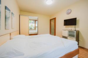 Family Garden Apartment in complex Iglika with available Parking