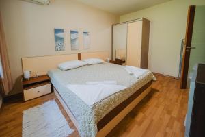 Family Garden Apartment in complex Iglika with available Parking
