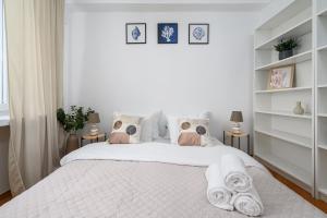 Lumina I 2BR Apartment with Balcony I near Center of Warsaw