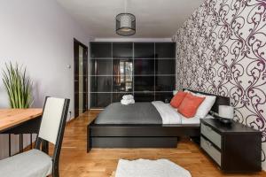Lumina I Comfort 2BR Apartment with AC I Balcony I near Center