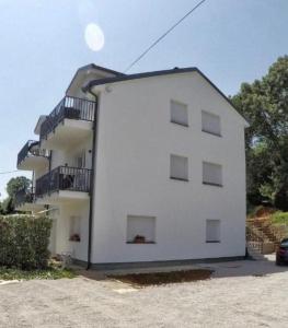 DejaBlue Apartments