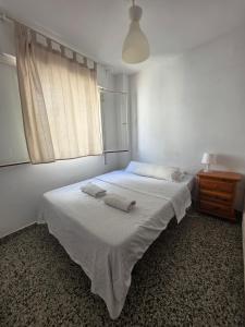 habitación privada preciosa centro malaga enfrente de la estación de tren María zambrano y dos centros comerciales y también cerca a la playa Wi-Fi la mejor zona de Málaga