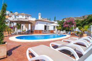 Villa Calidum - Private Pool, Sea Views & 5min from Nerja