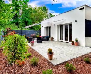 MODERN VILLA & PRIVATE GARDEN in Warsaw - Fully Renovated 2025