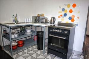 Modern suite at Maboneng with Wi-Fi & SmartTV