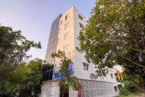FabHotel Silver Leaf Grand