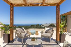 Ark Luxury Suite, Hot tub & Sea Views, by ZanteWize