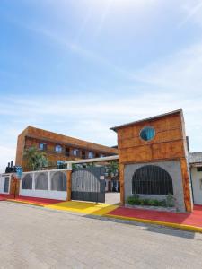 ECUADOR Hotel Pedernales MrRobert