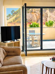 ÁTICO dúplex con vistas al MAR, CASTILLO y MONTAÑA, estancia mínima de 10 noches