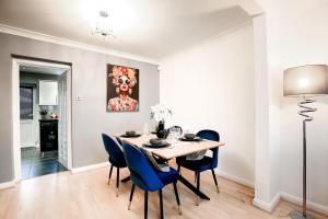 2BR I Parking I Modern Stay I Wi-Fi I Insurance I Contractors