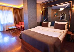 216 Eagle Palace Suite