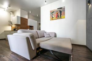 8-188 Central Park, John McCain 7, Kyiv centre, fantastic city view, 15 kW backup power, Petrovdom Apartment