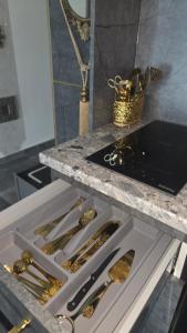 Artisti Elena Thalassa Golden Suites 1