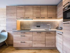 Studio 4-5 pers à Val-dIsère, ski aux pieds - FR-1-518-102