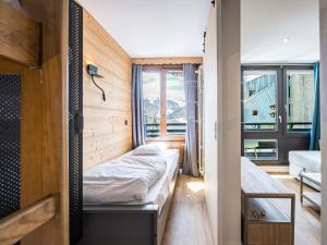 Studio 4-5 pers à Val-dIsère, ski aux pieds - FR-1-518-102