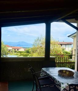 Golden Lake View HOME with Private Garden and Free Parking