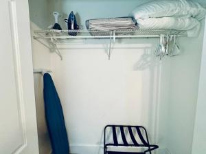 Quiet retreat near Coconut Grove free parking