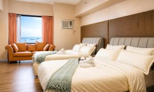 Tripleview luxurious eton baypark manila