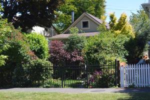 San Jose Cottage in the heart of James Bay