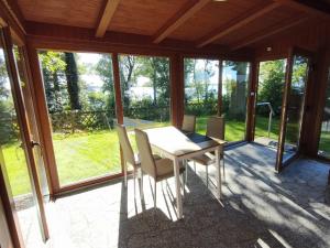 Schönes Ferienhaus mit Seeblick & Garten am Plauer See