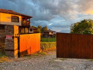 Leshten Guest Homes