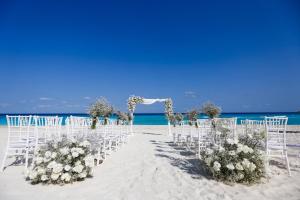 Holiday Inn Club Vacations The Royal SandsInclusive