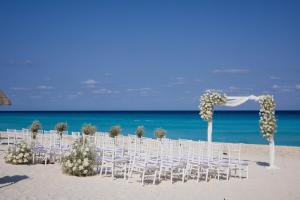 Holiday Inn Club Vacations The Royal SandsInclusive