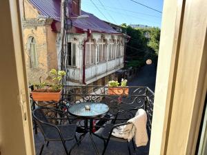 A cozy apartment with balcony in old Tbilisi