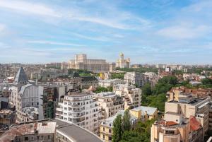 Views! ofthe Palaces, 2BR Stunner
