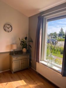 Huis Mosk heeft grote tuin op het zuiden en nabij meer