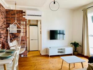 Cute Apartment With Amazing Terrace Near City Centre And Stadiums