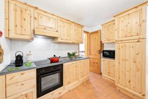 Villa Il Castagno: Few min From Beach, 2BR (Sleeps 6) - Happy Rentals
