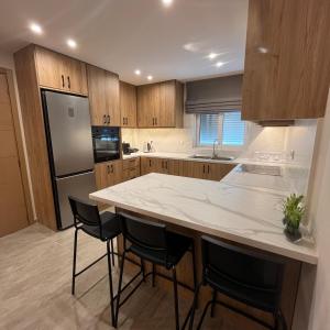 Golden View Berat, 3BR Apartment with Castle View & Parking