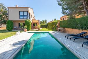 Costa Brava Relax: Gran Jardín y Piscina Privada