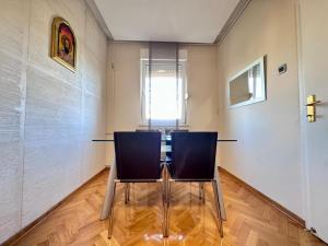 ARENA- One bedroom apartment-public FREE parking in front of building