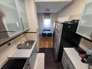 ARENA- One bedroom apartment-public FREE parking in front of building