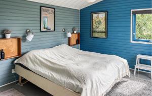Beach Front Home In Mesinge With Wifi
