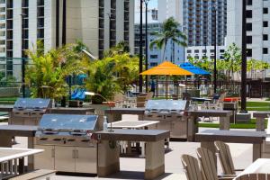 Waikiki Banyan stay with pool, hot tub & sauna