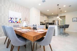 Dream House with Private Pool Close to Disney 2470