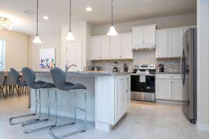Dream House with Private Pool Close to Disney 2470