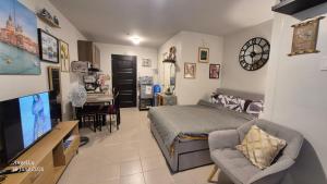 Comfy WalkUp Studio Near Mactan Airport -Perfect for Travellers
