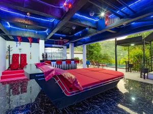 Spacious 8BR Private Pool Villa in Chalong