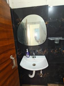 Kalpavrukksha Luxury Service Apartment- Unit 4 - 1 BHK 2 King Size Cot Setup