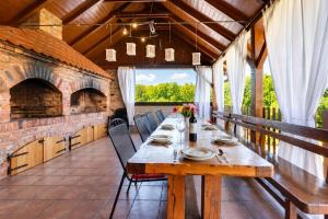 Rustic Cottage With Heated Pool - Happy Rentals
