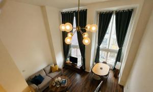 Best Location! Spacious 1 Bedroom Loft with Sofa Bed