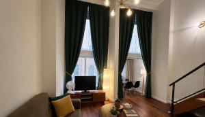 Best Location! Spacious 1 Bedroom Loft with Sofa Bed