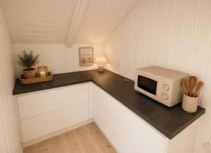 Holiday Idyll For 8 Close To The Coast