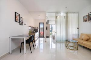 SaiGon Royal - 1BR Golden Hour in D4 - Hana Apart